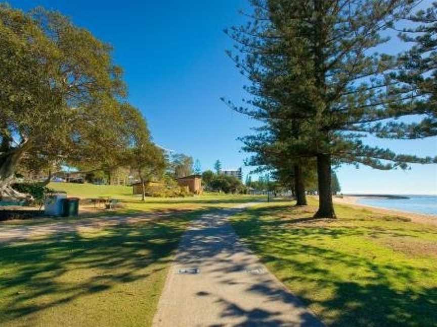Beachfront Apt with Private Pool, Scarborough, QLD
