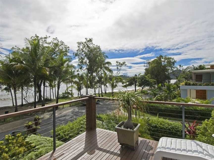 Reeflections Holiday Villas, Clifton Beach, QLD