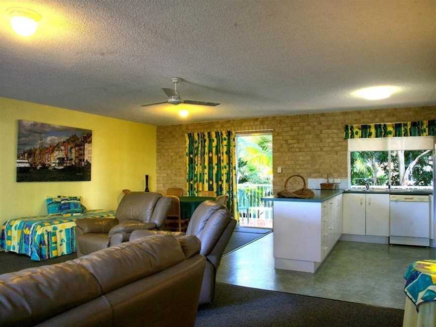 Beachside 2 - 3 Bedroom Budget Apartment only one block from Mooloolaba Beach!, Mooloolaba, QLD