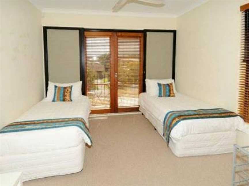 Tarcoola 41 - Five Bedroom Canal Home with Pool, Mooloolaba, QLD