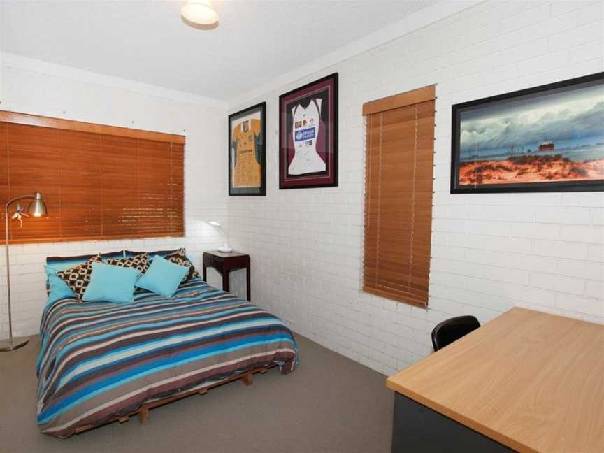 Anjuna 2 - Two Bedroom Budget Stay on Canal, Mooloolaba, QLD