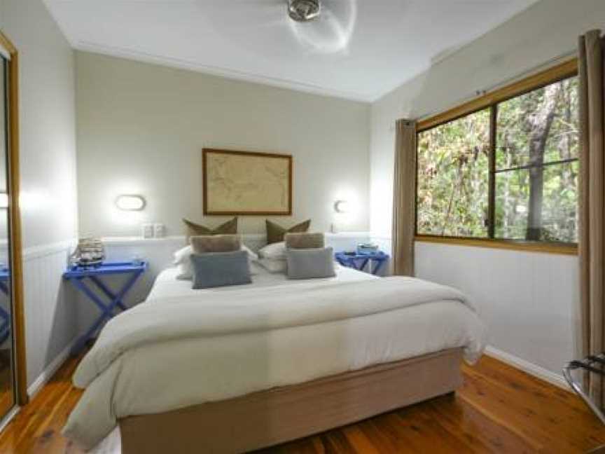 Crater Lakes Rainforest Cottages, Lake Eacham, QLD
