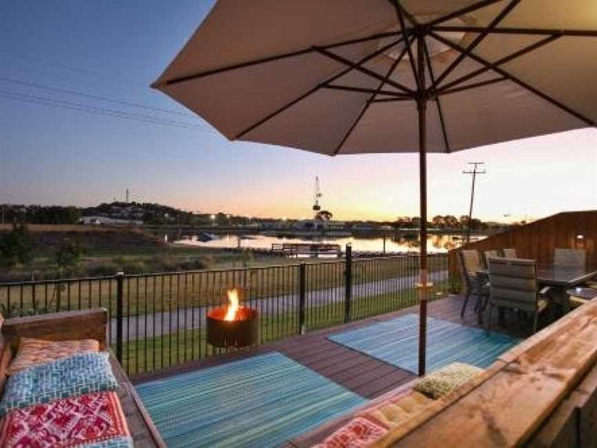 Lakeside Deck House, Andergrove, QLD