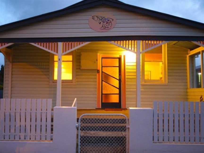 The Spotted Salmon Cottage, Accommodation in West Ulverstone