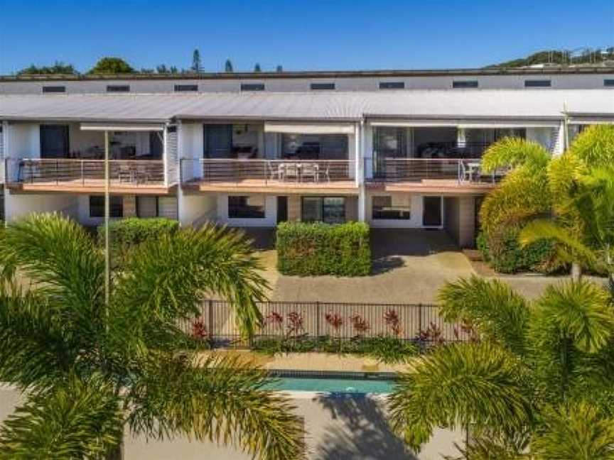 Unit 4 Rainbow Surf - Modern, double storey townhouse with large shared pool, close to beach and shop, Rainbow Beach, QLD