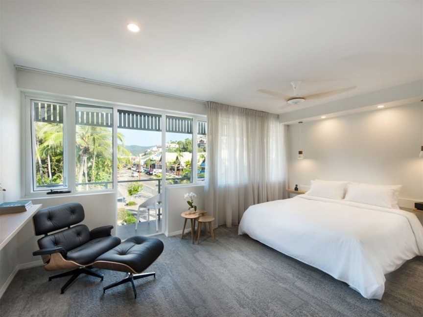 Heart Hotel and Gallery Whitsundays, Accommodation in Airlie Beach