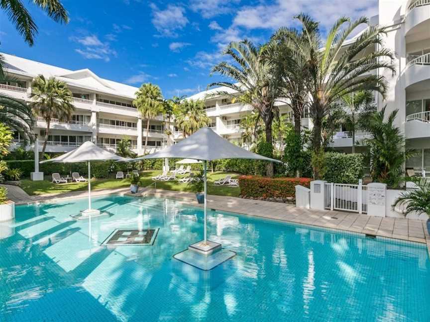 Belle Escapes - Sapphire Suite Absolute Beachfront Alamanda Resort "17", Palm Cove, QLD