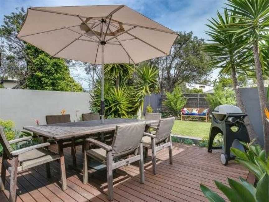 Front Beach Shack - renovated house in a quiet location, Blairgowrie, VIC