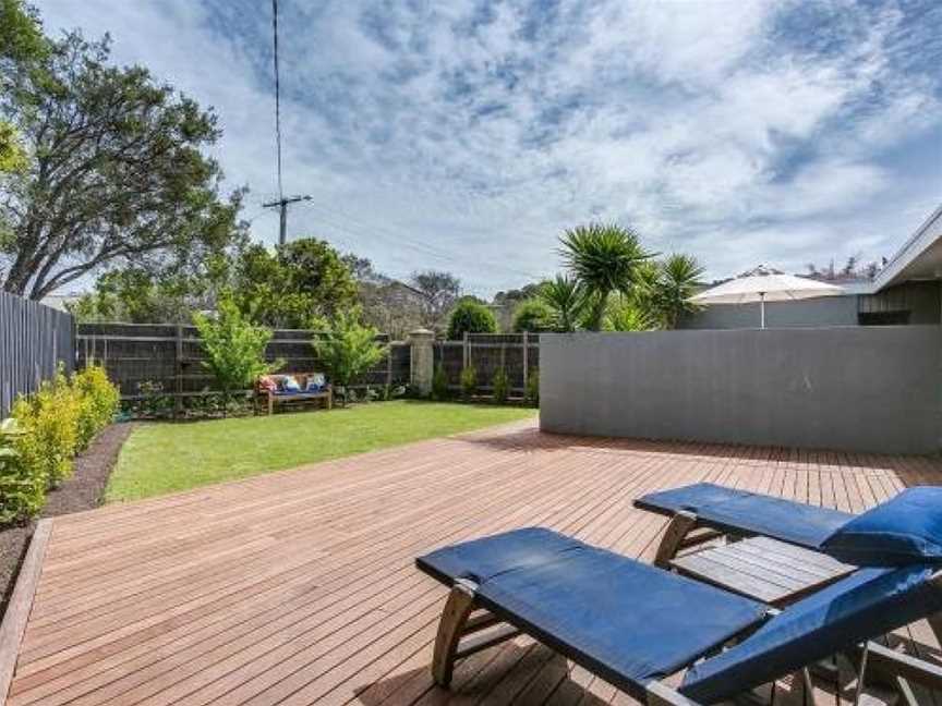 Front Beach Shack - renovated house in a quiet location, Blairgowrie, VIC