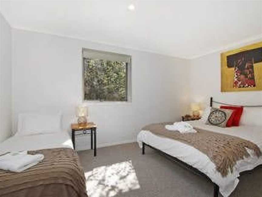 Cedar 6 - fully renovated apartment, Bright, VIC