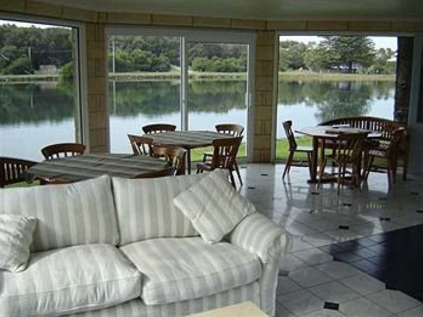 Douglas on River, Accommodation in Port Fairy
