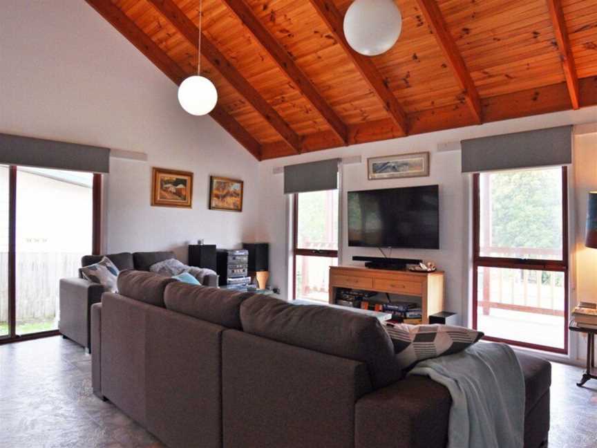 Beilby Beach Cottage - Free Wifi & Foxtel Included! Pet Friendly (Outside Only), Inverloch, VIC