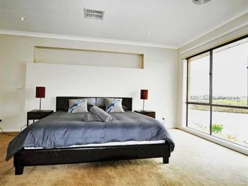Cozy Melbourne Waterfront Villa, Accommodation in Point Cook