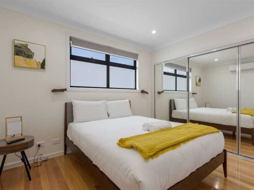 Impressive & Spacious new Townhouse@preston, Preston, VIC