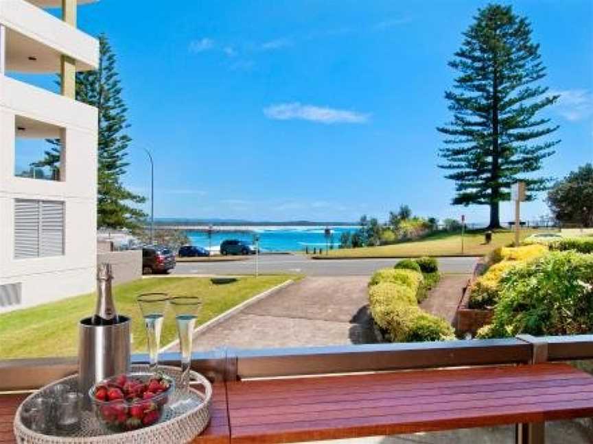 Beauty at the Beach - modern beachfront apartment, Port Macquarie, NSW