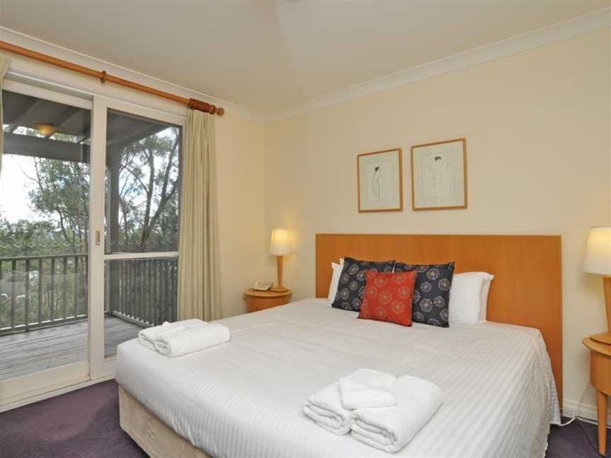 Villa Spa Executive 1br Pinot Resort Condo located within Cypress Lakes Resort (nothing is more central), Pokolbin, NSW