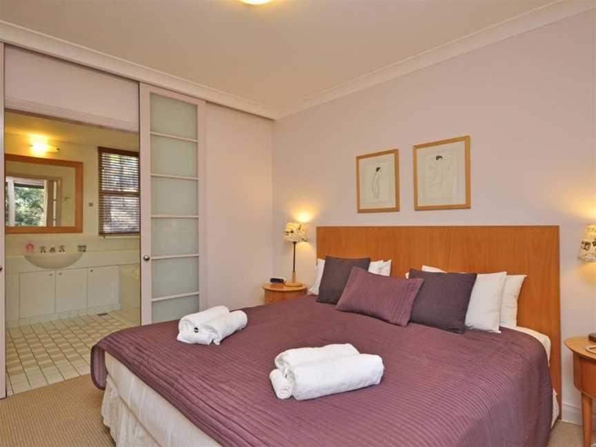 Villa Spa Executive 1br Burgundy Resort Condo located within Cypress Lakes Resort (nothing is more central), Pokolbin, NSW