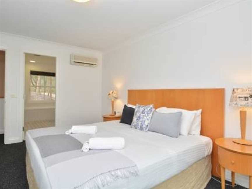 Villa 3br Tranquility Resort Condo located within Cypress Lakes Resort (nothing is more central), Pokolbin, NSW