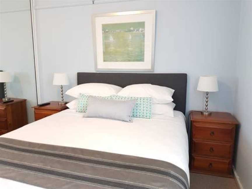 Newcastle Short Stay Accommodation - Flagstaff Apartment, Newcastle East, NSW