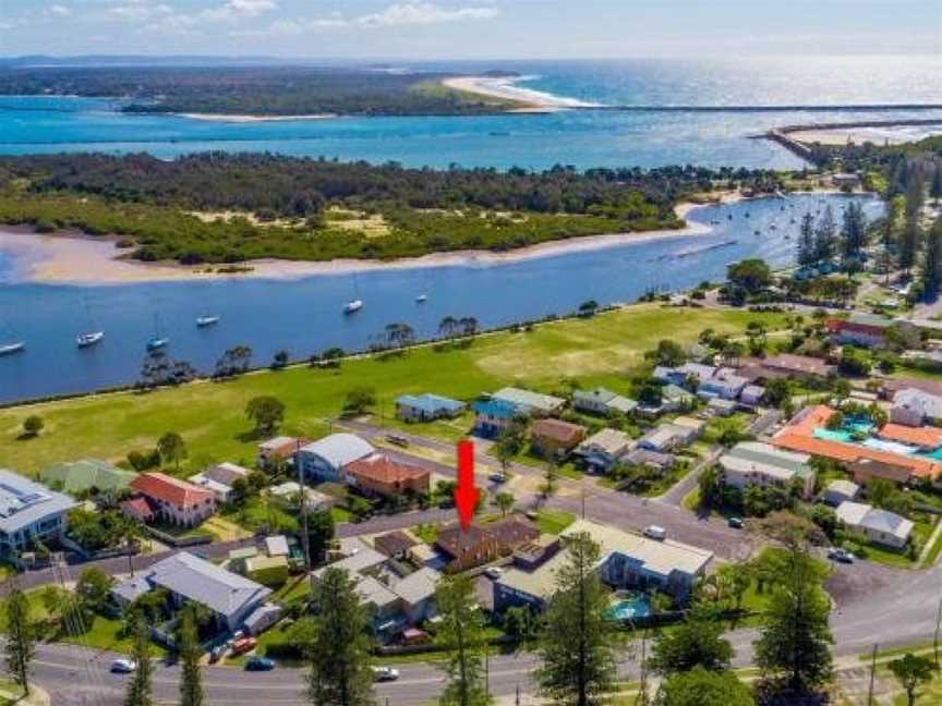 Curls and Buoys - Pet friendly - Stone throw to river, Yamba, NSW