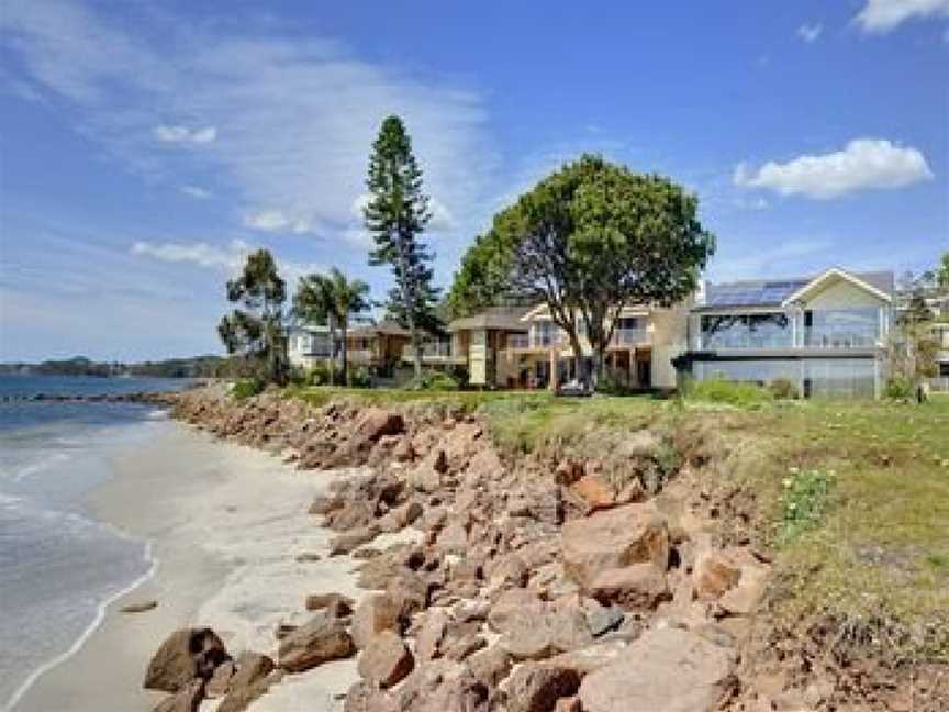 Stunning Waters, Sandy Point Road, 1/46, Corlette, NSW