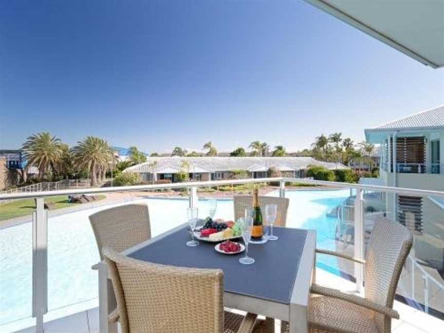 278 Pacific Blue 265 Sandy Point Road Dual key first floor Unit with Wifi and linen supplied, Salamander Bay, NSW