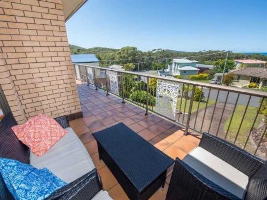 Pet Friendly Lentara St 8 - Fingal Bay, Fingal Bay, NSW