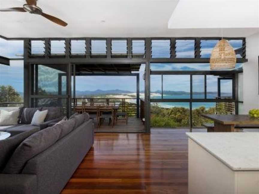 ONE MILE RETREAT Stunning Beach House, Boat Harbour, NSW