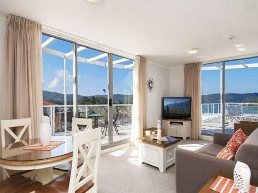 Bella Mare - 2 Bedroom Ocean View Terrace Apt, Ettalong Beach, NSW