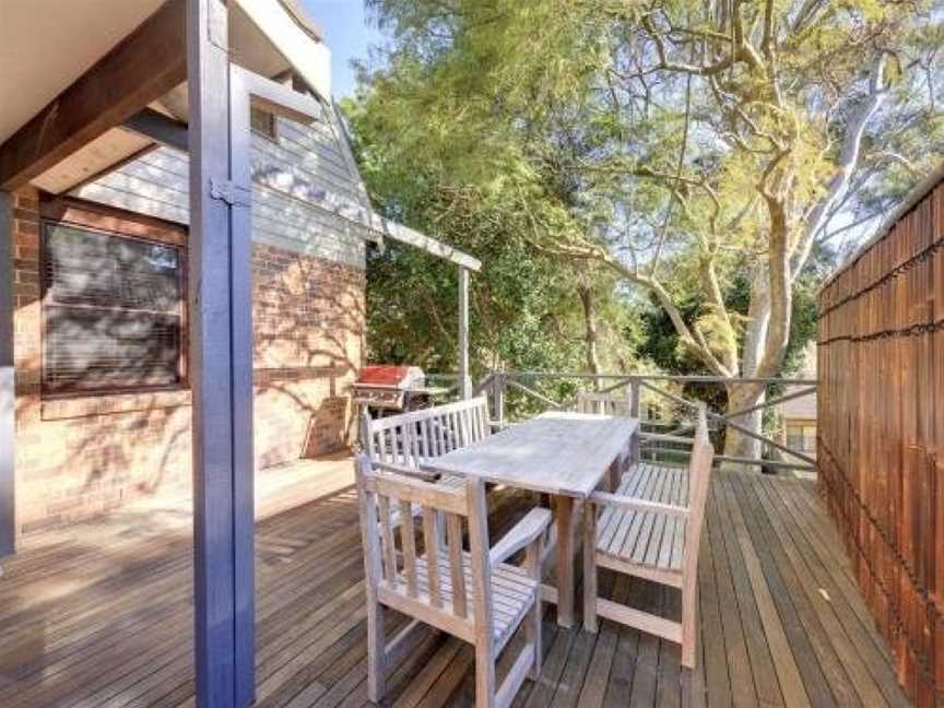 Barefoot Beach House, 24 Essendene Road, Shoal Bay, NSW