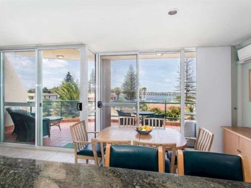 Castillo Del Mar 10 - Lake View Roof Terrace with Spa, Tuncurry, NSW