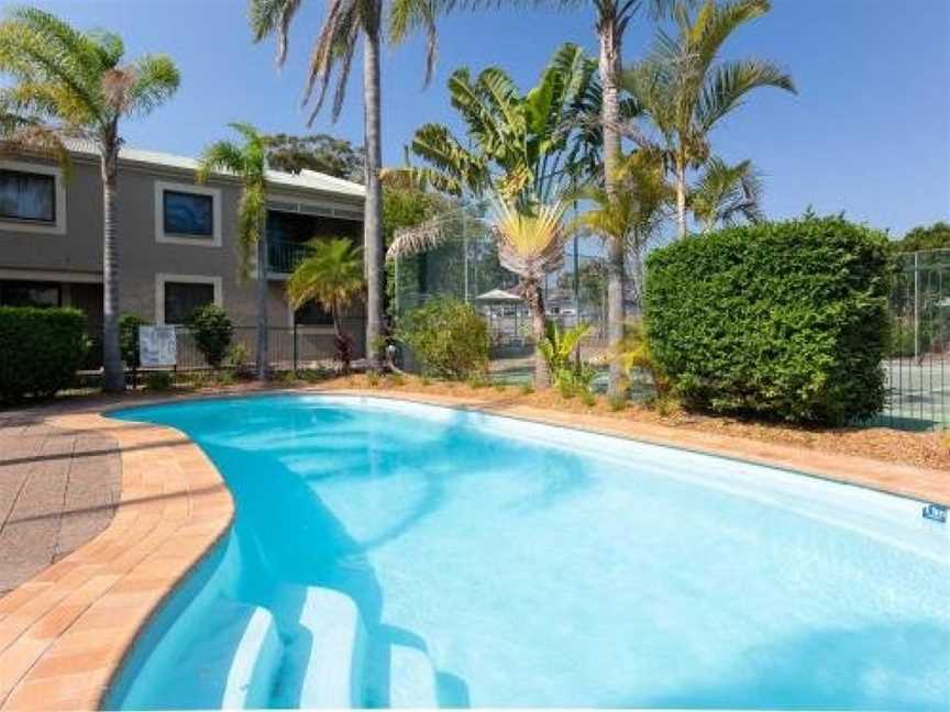 13 'Carindale', 19 Dowling Street - large ground floor unit with pool & tennis court, Nelson Bay, NSW