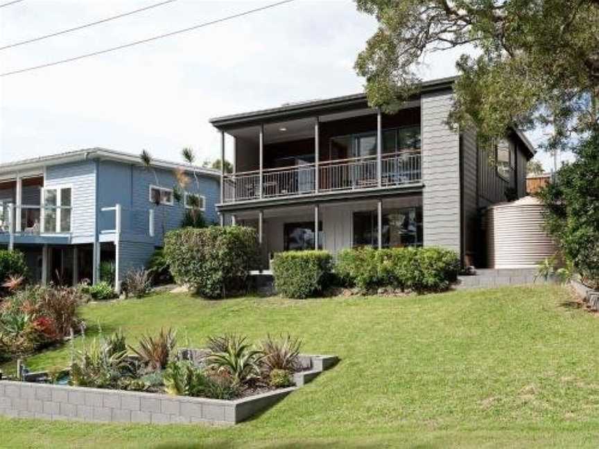 Baggies on Dutchies', 9 Burbong Street - large house with aircon, boat parking & waterviews, Corlette, NSW