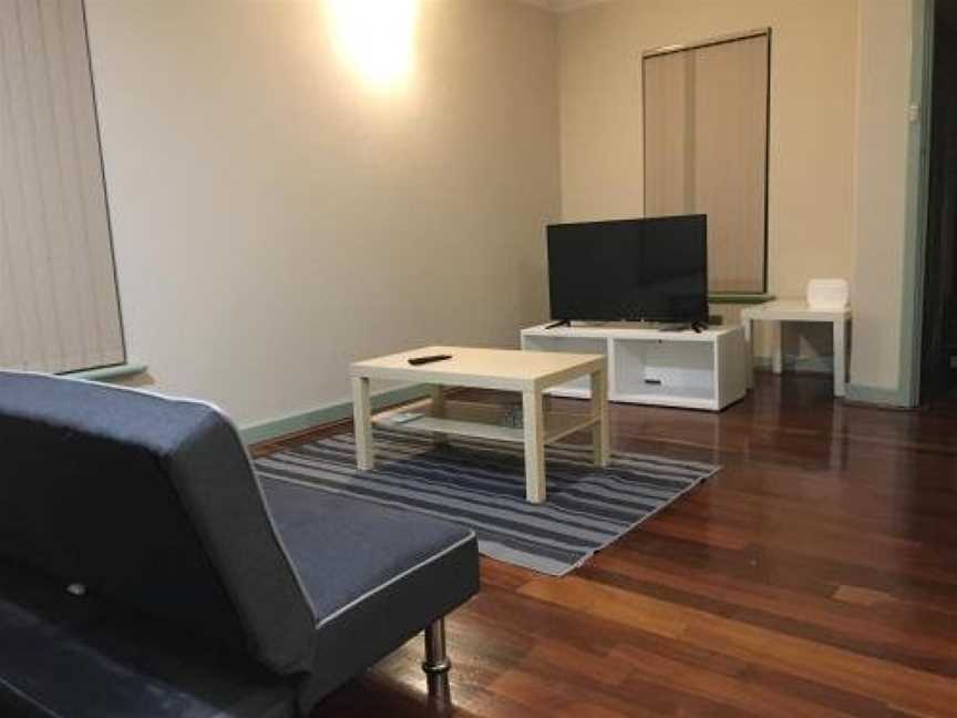 Newly furnished cosy home, Queens Park, WA