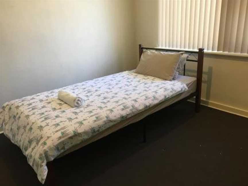 Newly furnished cosy home, Queens Park, WA