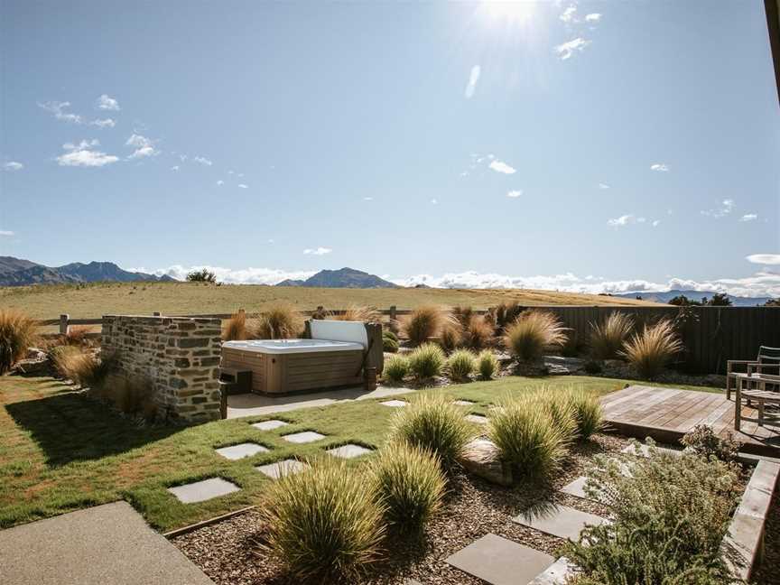 Bull Ridge Retreat - Sleeps 6 - Spa Pool, Wanaka, New Zealand