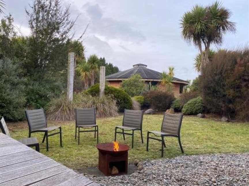 Turoa Tirohanga Yurt - Ohakune Holiday Home with Spa, Ohakune, New Zealand