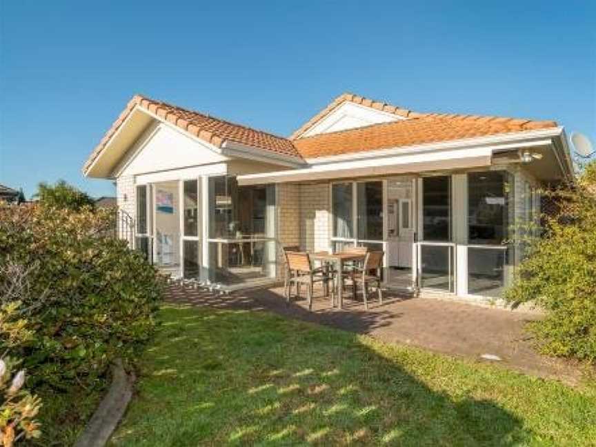 Relaxed Coastal Family House, Tauranga (Suburb), New Zealand