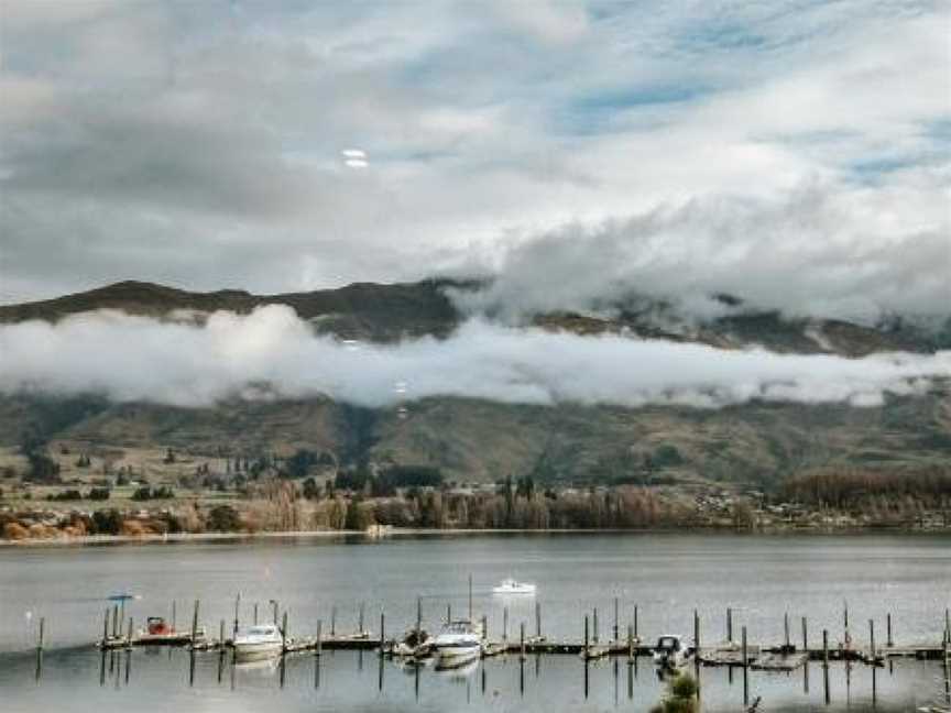Spinnaker Tahi - Sleeps 6 - Central Location - Lake Views, Wanaka, New Zealand