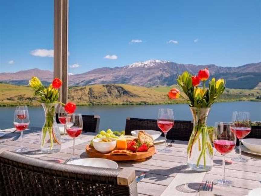 Sicilian Luxury Retreat - Main House & Loft, Lower Shotover, New Zealand