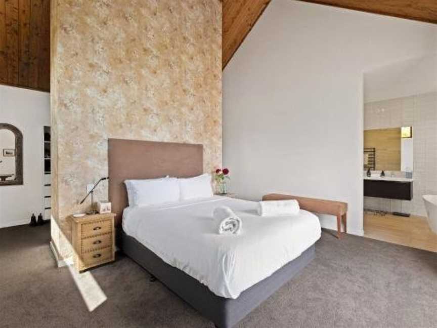 Sicilian Luxury Retreat - Main House & Loft, Lower Shotover, New Zealand