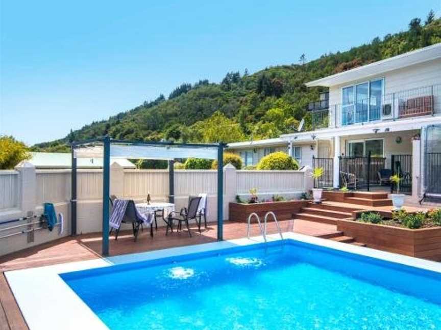 Fabulous Apartment with Private Spa Pool & Gym, Picton, New Zealand