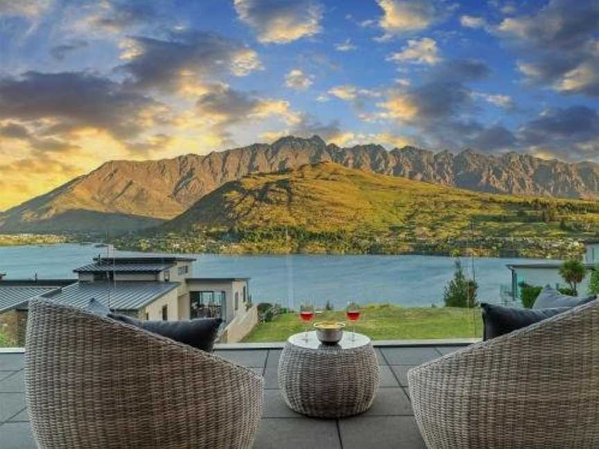 Highview Haven by Relaxaway Holiday Homes, Argyle Hill, New Zealand