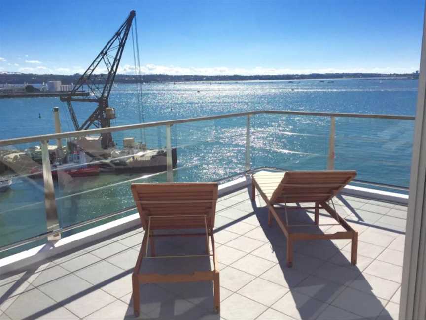 2 Bedroom SubPenthouse and Panoramic Water Views, Eden Terrace, New Zealand