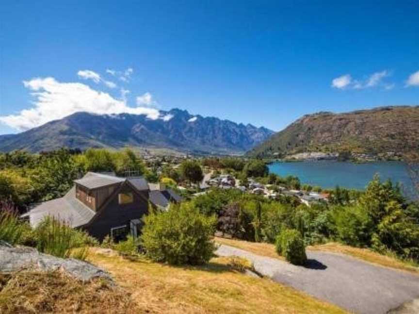 Alpine Escape - Elevated Views with Spa, Argyle Hill, New Zealand