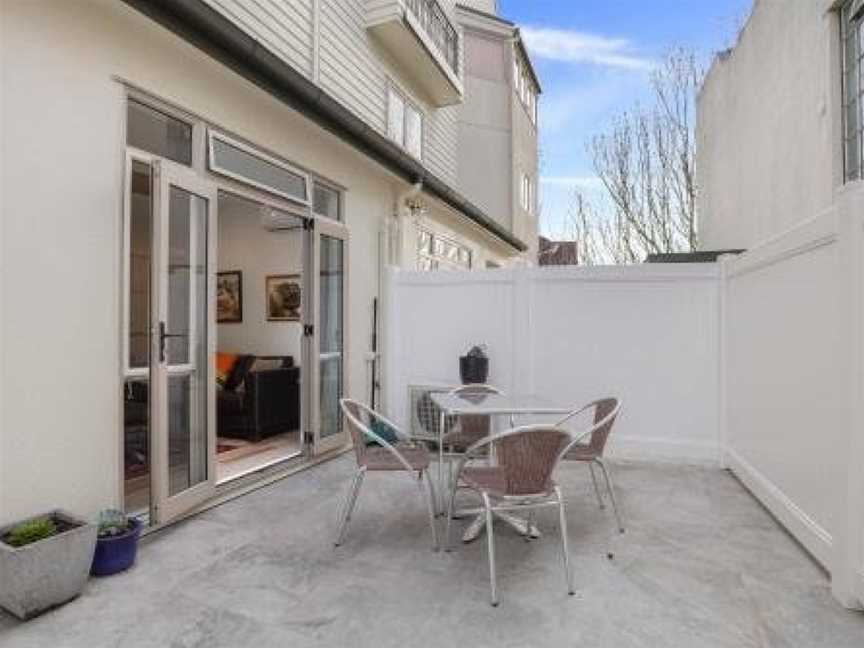 CBD Spacious 3 Storey Terrace House with Courtyard, Eden Terrace, New Zealand