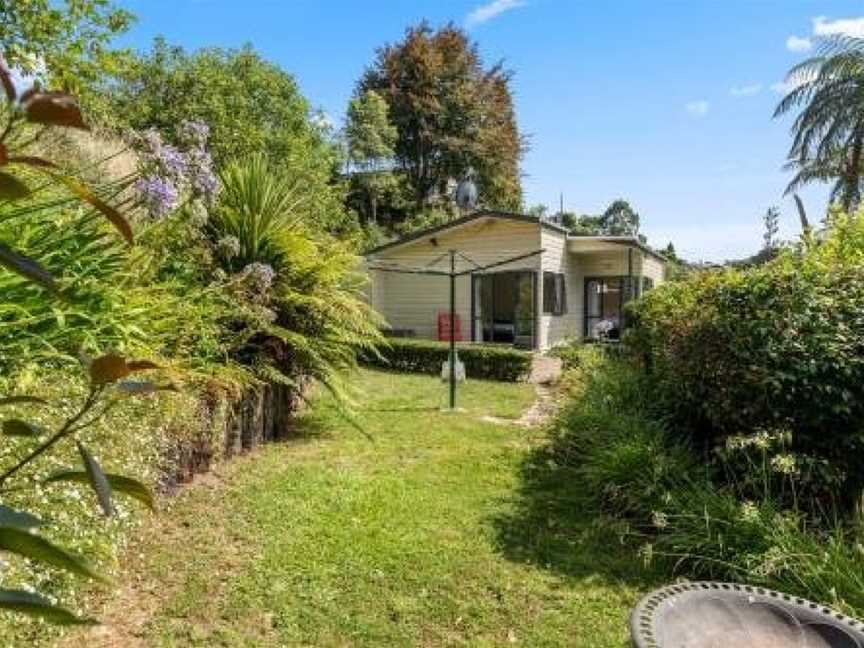 Falls Retreat - Okere Falls Holiday Home, Mourea, New Zealand