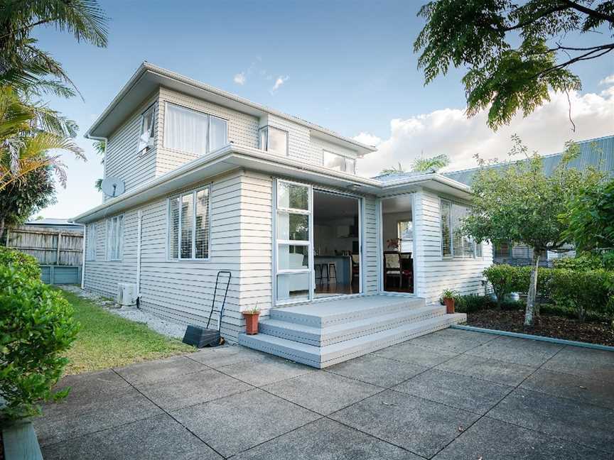 Forrest Hill Modern Cozy 4 Bdm Home, Castor Bay, New Zealand