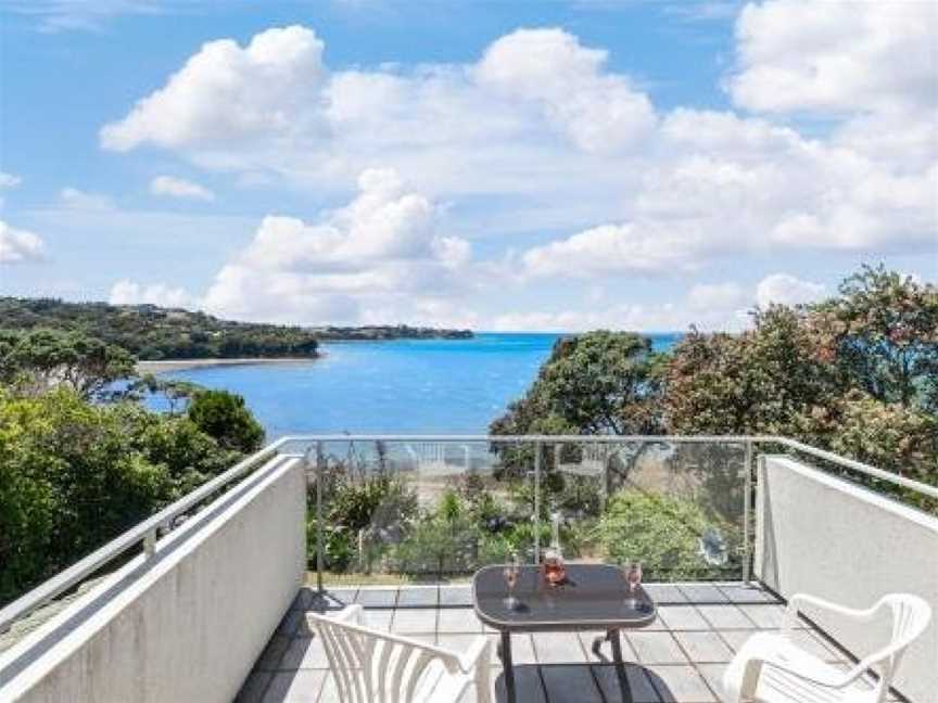 Oasis By The Bay - Matakatia Bay Holiday Home, Whangaparaoa, New Zealand