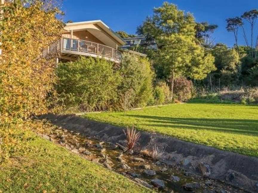 Paradise Escape - Waikawa Holiday Home, Picton, New Zealand